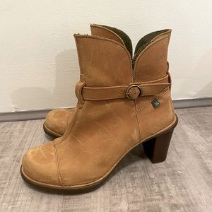 El Naturalista Mustard Boots